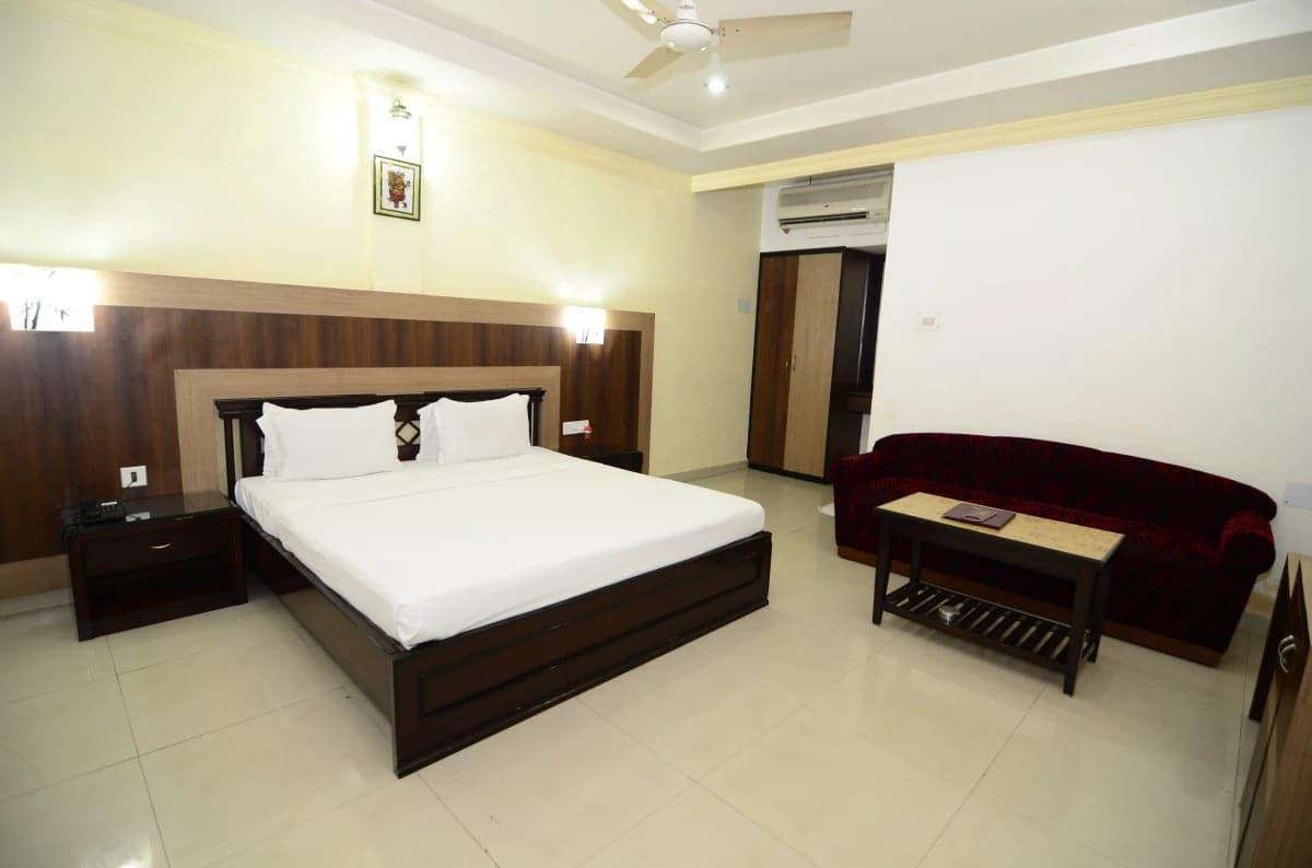 Hotel Little Palace Dibrugarh エクステリア 写真