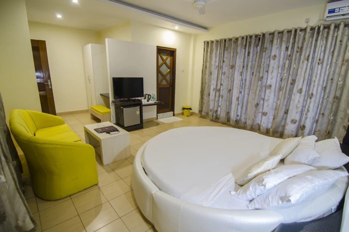 Hotel Little Palace Dibrugarh エクステリア 写真