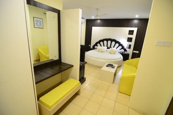 Hotel Little Palace Dibrugarh エクステリア 写真