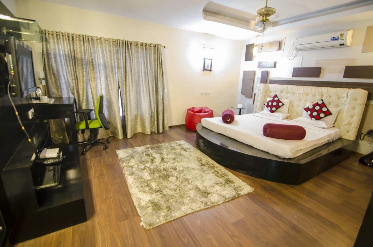 Hotel Little Palace Dibrugarh エクステリア 写真